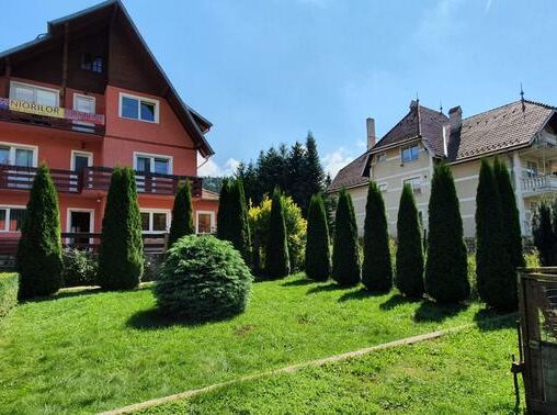 Clădirea Casa Seniorilor Bușteni — vedere exterioară